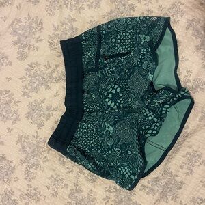 Lululemon shorts size 6
